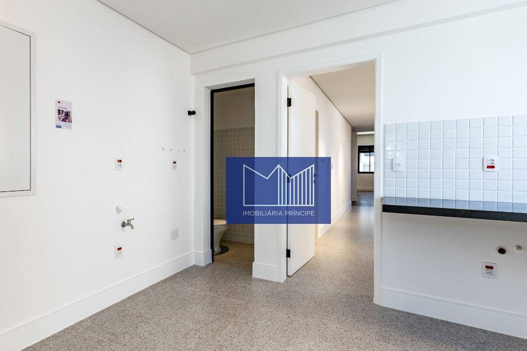 Apartamento à venda com 3 quartos, 212m² - Foto 9