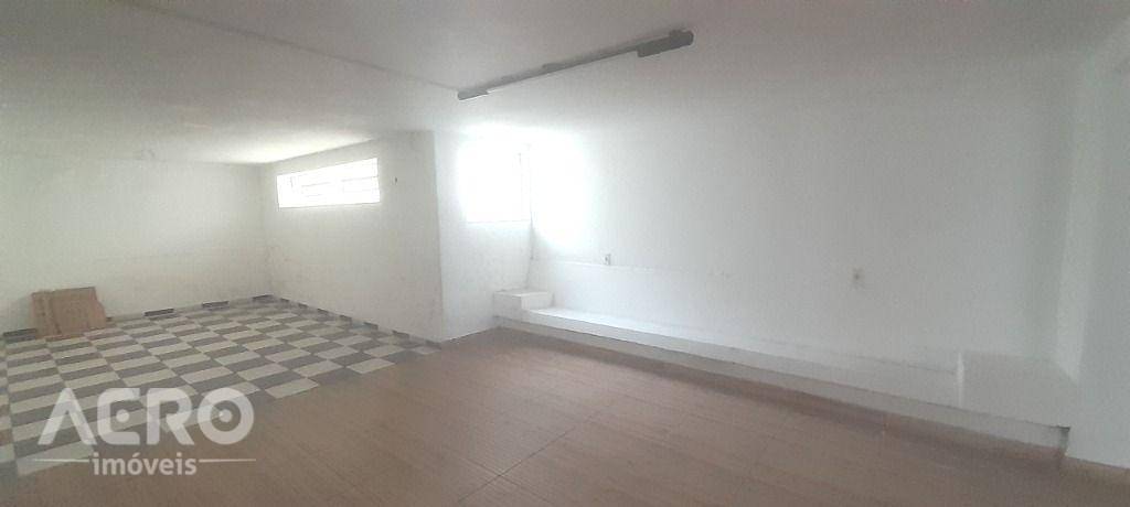 Casa para alugar com 3 quartos, 200m² - Foto 3