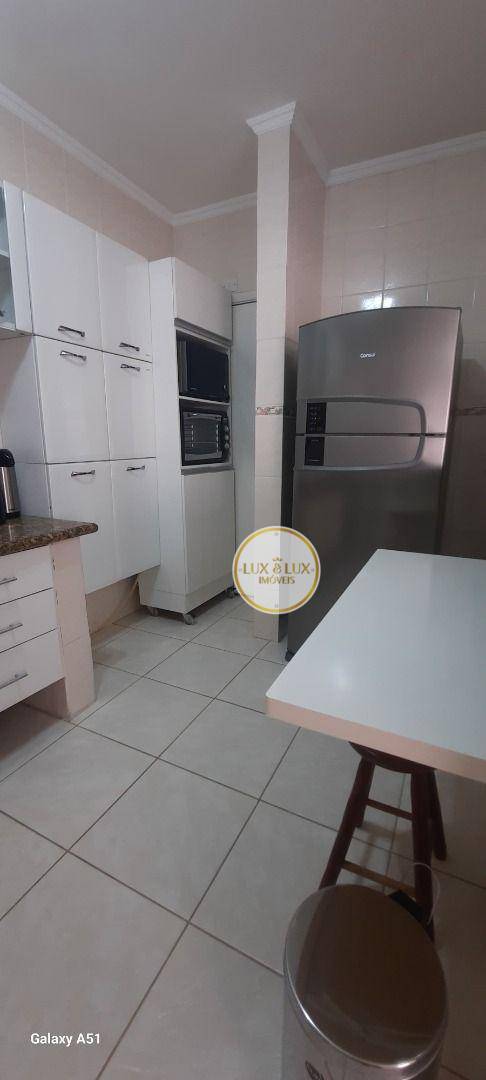 Apartamento à venda com 3 quartos, 200m² - Foto 2