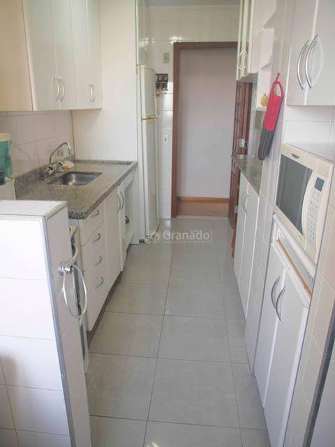 Apartamento à venda com 3 quartos, 82m² - Foto 11