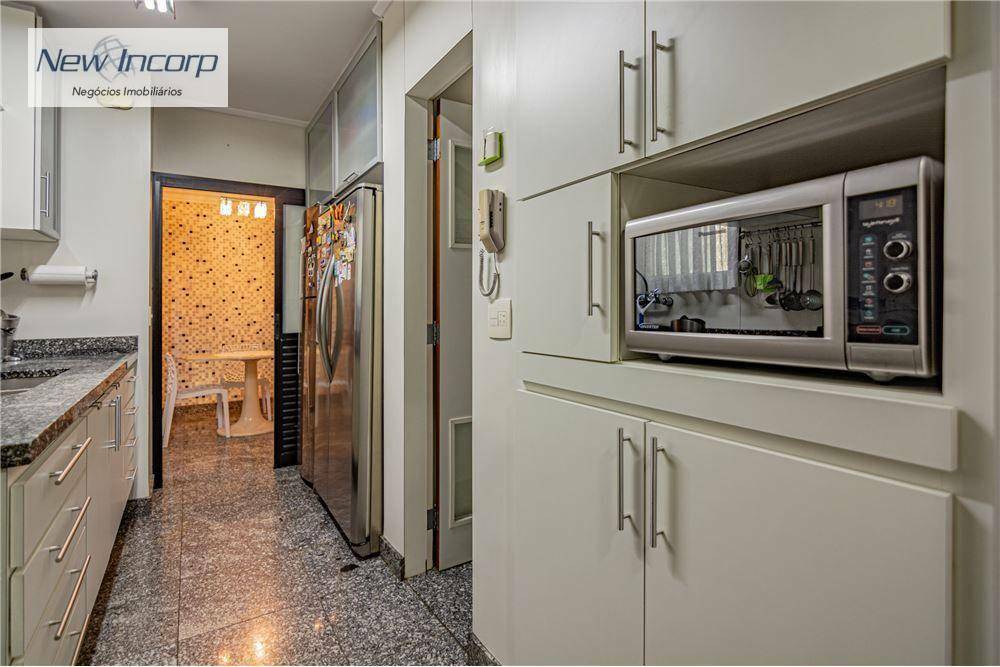 Apartamento à venda com 4 quartos, 208m² - Foto 17