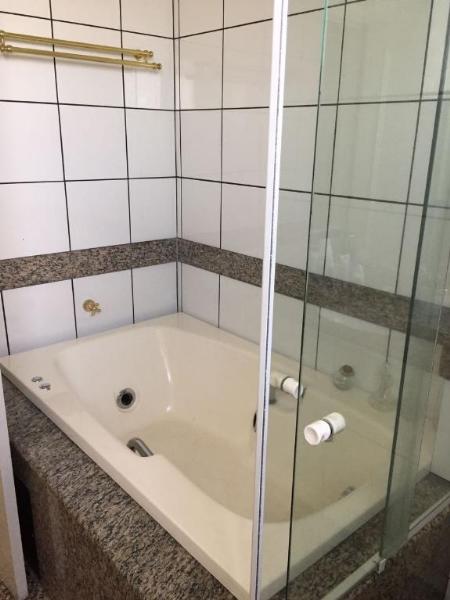 Apartamento à venda com 3 quartos, 182m² - Foto 3