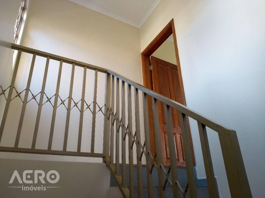 Casa à venda com 3 quartos, 218m² - Foto 12