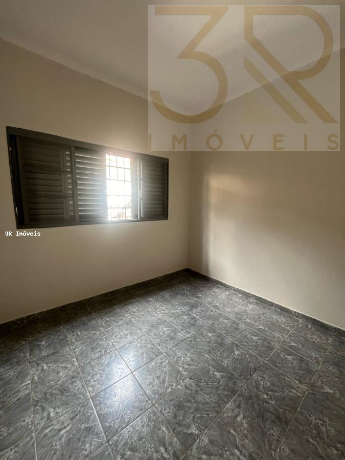 Casa para alugar com 3 quartos, 120m² - Foto 11