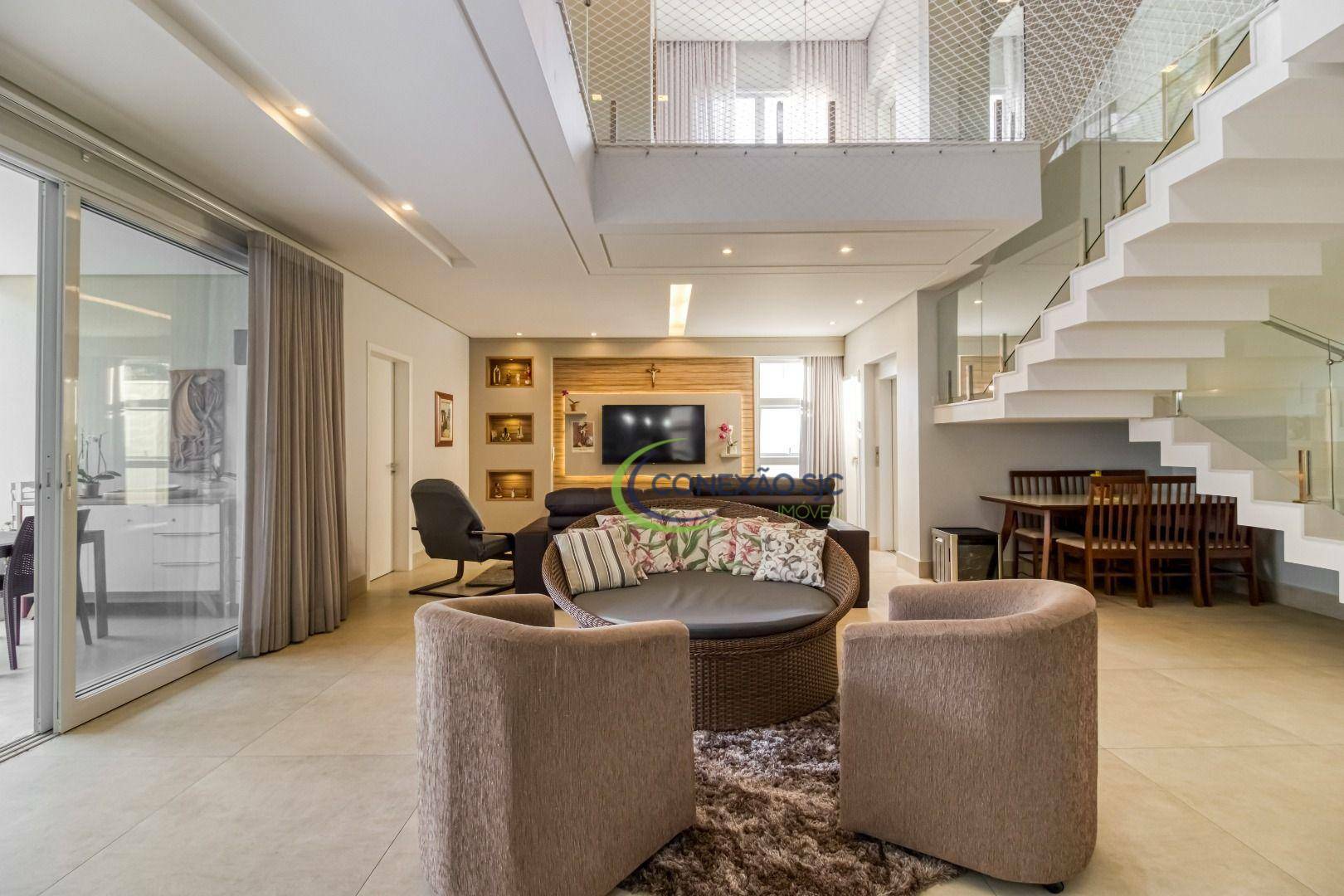 Sobrado à venda com 4 quartos, 405m² - Foto 1