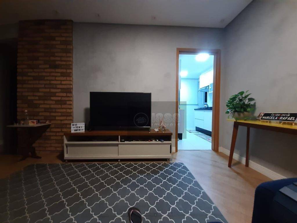 Apartamento à venda com 2 quartos, 78m² - Foto 2