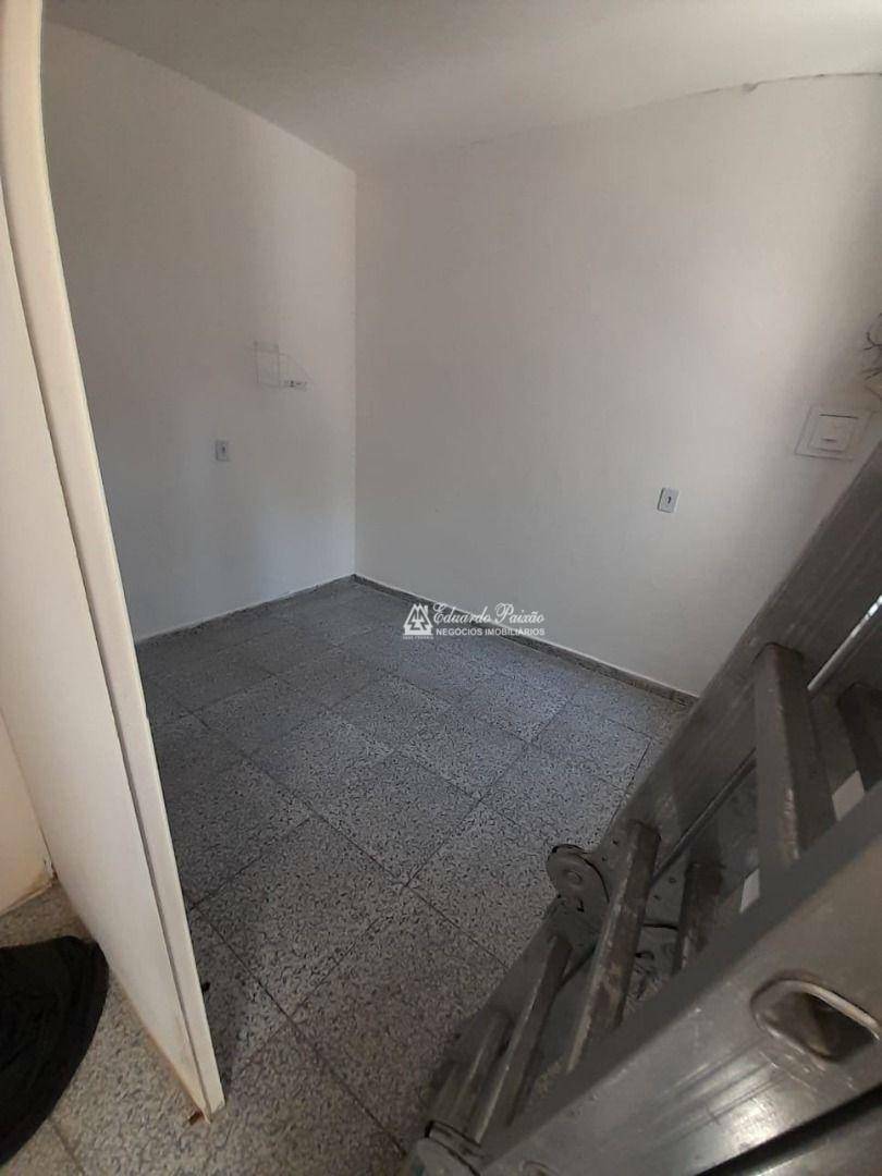 Casa à venda e aluguel com 4 quartos, 200m² - Foto 5