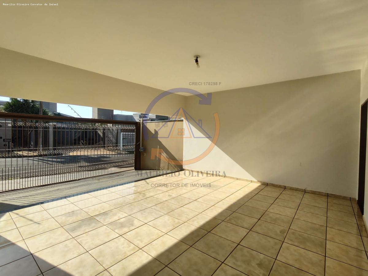 Casa à venda com 3 quartos, 360m² - Foto 4