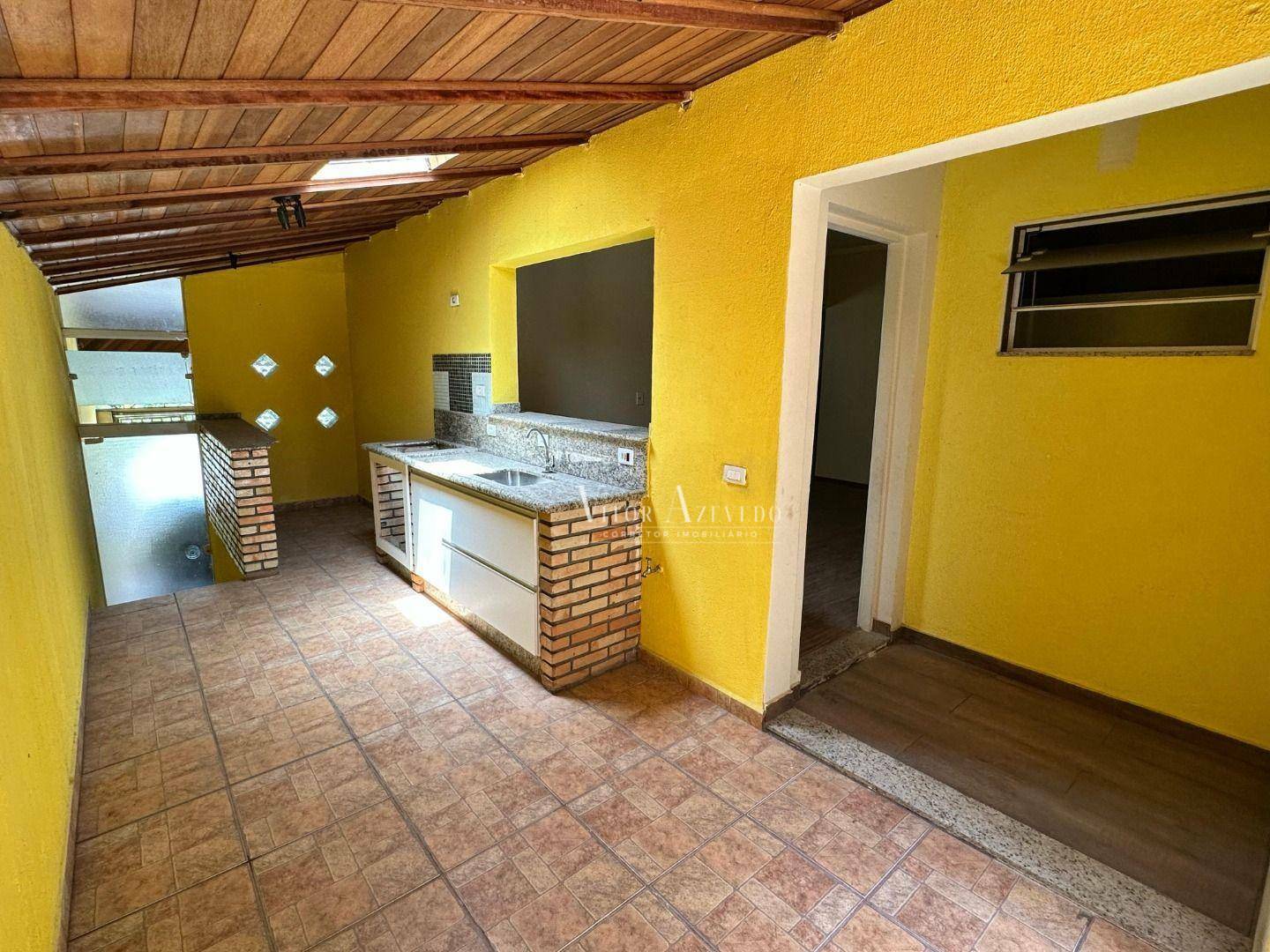 Casa à venda com 2 quartos, 130m² - Foto 2
