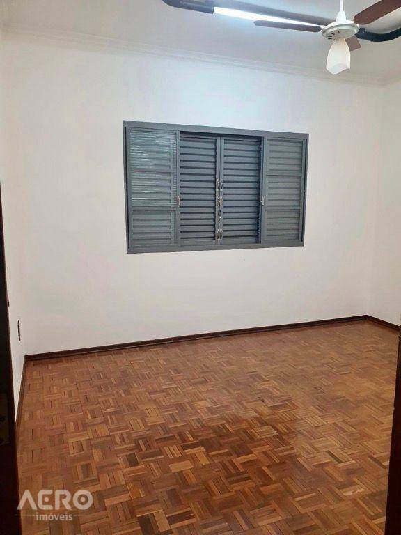 Casa à venda com 6 quartos, 218m² - Foto 16