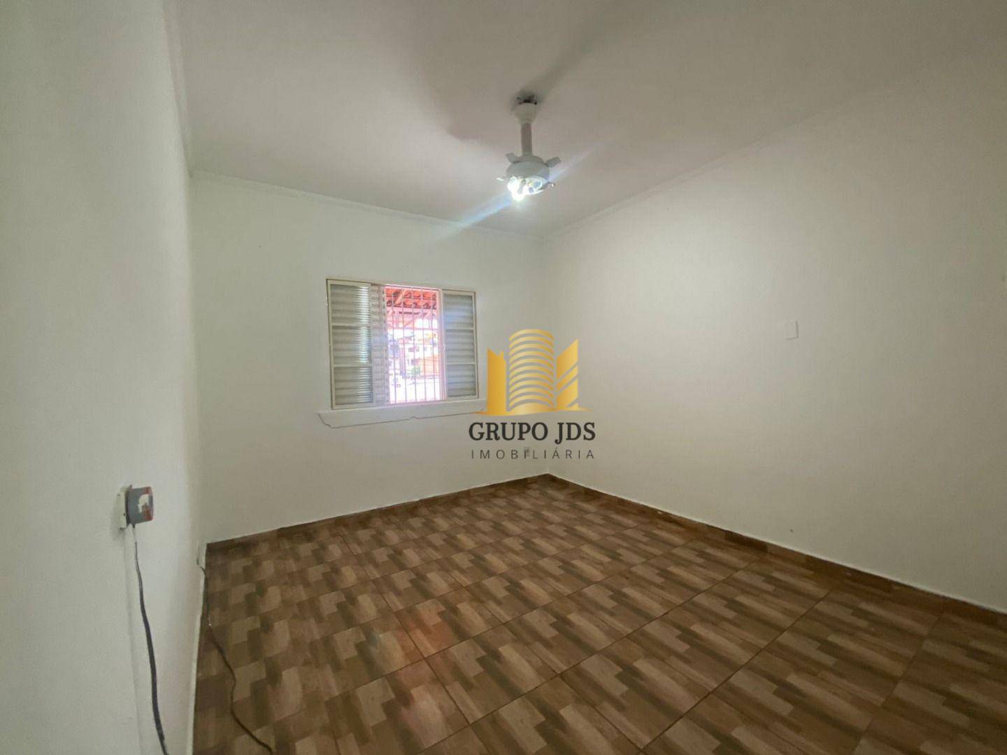 Casa à venda com 4 quartos, 245m² - Foto 11