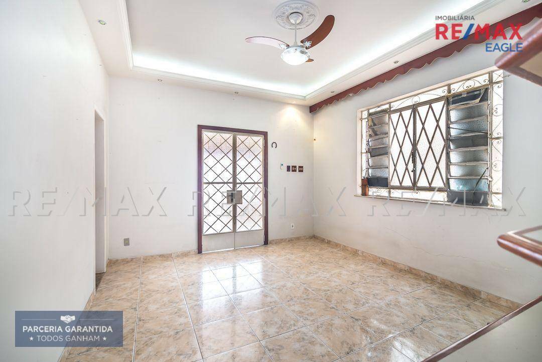 Casa à venda com 3 quartos, 174m² - Foto 4