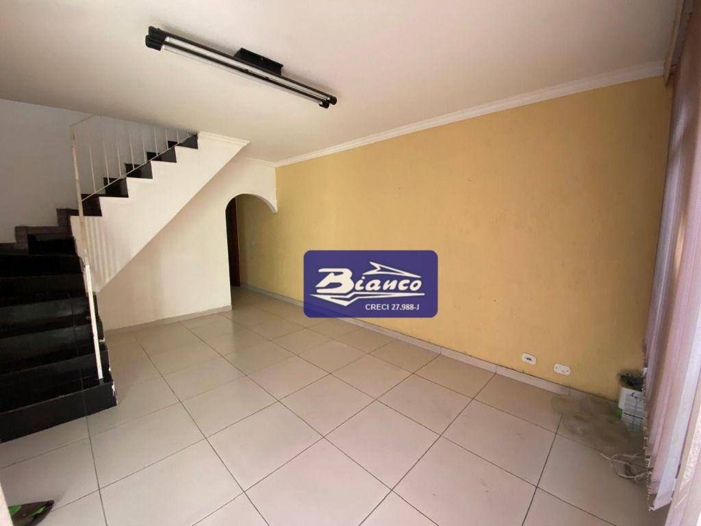 Sobrado à venda e aluguel com 3 quartos, 200m² - Foto 3