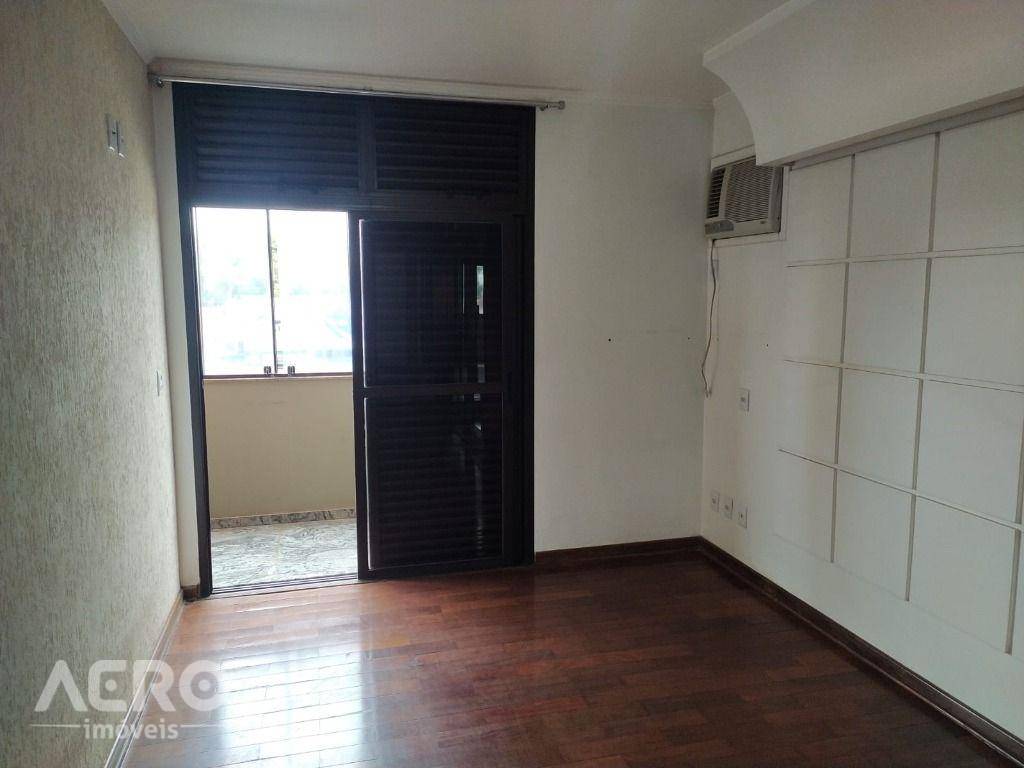 Apartamento à venda com 3 quartos, 240m² - Foto 17