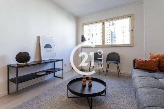 Apartamento à venda com 3 quartos, 95m² - Foto 1