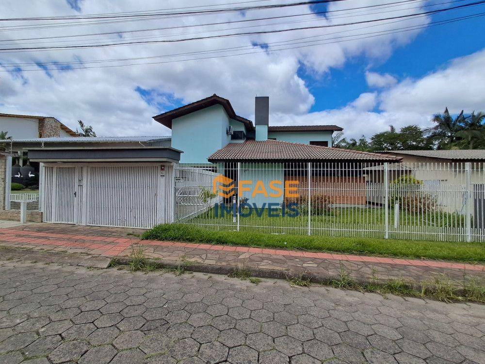 Casa à venda com 5 quartos, 260m² - Foto 1