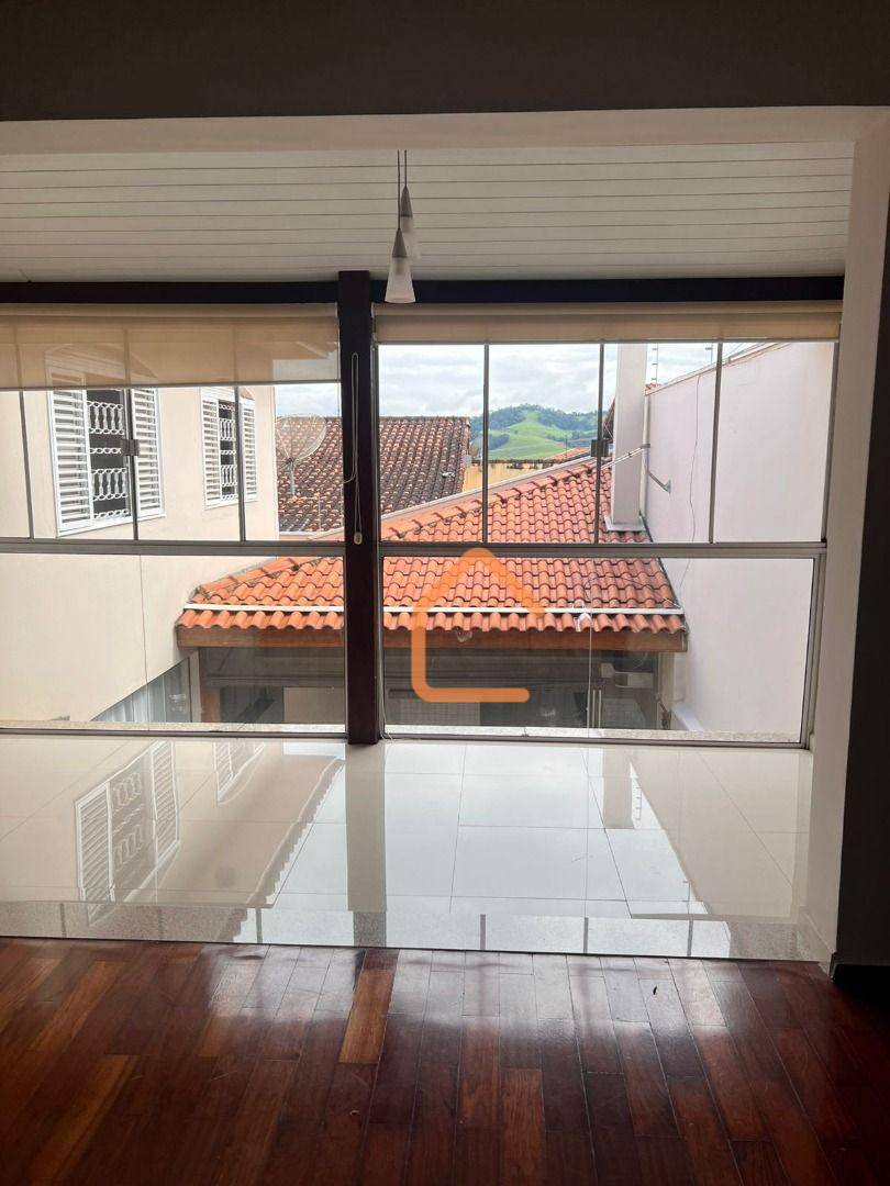 Casa à venda com 4 quartos, 352m² - Foto 40