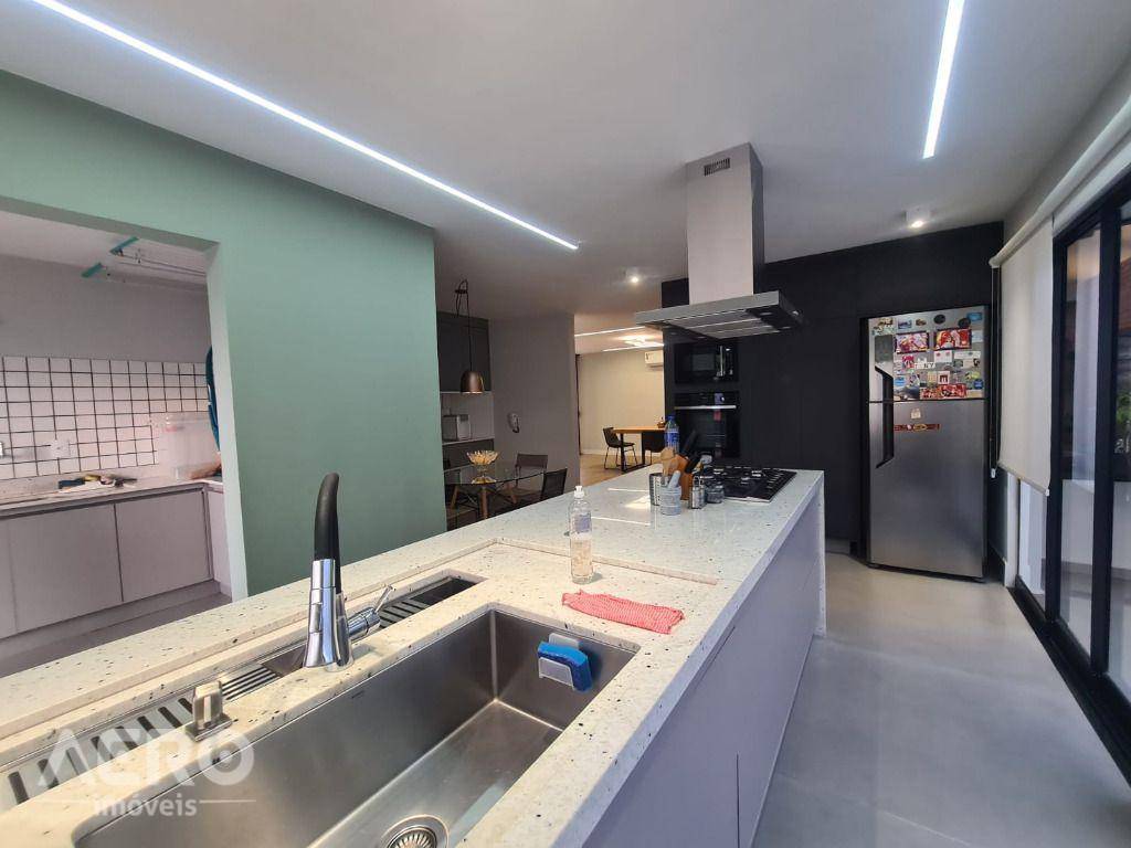 Casa à venda com 3 quartos, 252m² - Foto 19