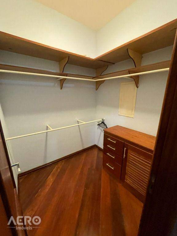 Casa de Condomínio para alugar com 4 quartos, 410m² - Foto 28