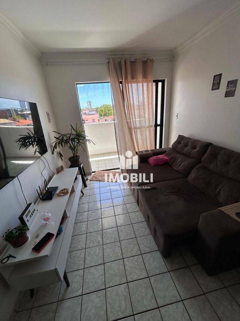 Apartamento à venda com 3 quartos, 77m² - Foto 2