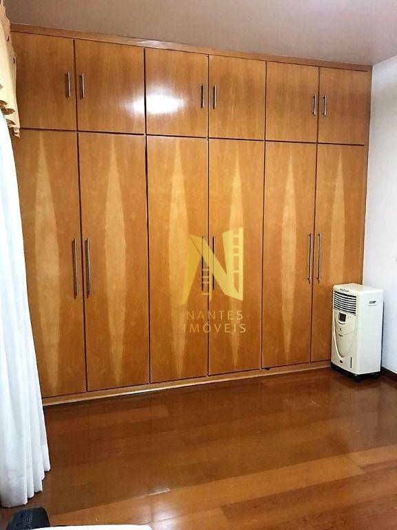 Apartamento à venda com 3 quartos, 226m² - Foto 11