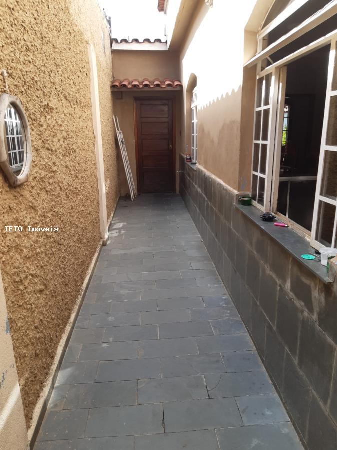 Casa à venda com 4 quartos, 200m² - Foto 14