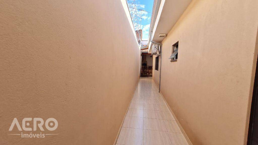 Casa à venda com 3 quartos, 209m² - Foto 2