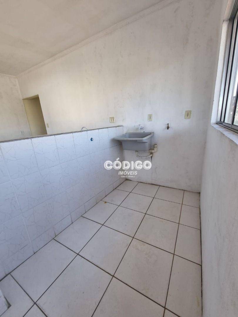 Casa para alugar com 2 quartos, 100m² - Foto 4