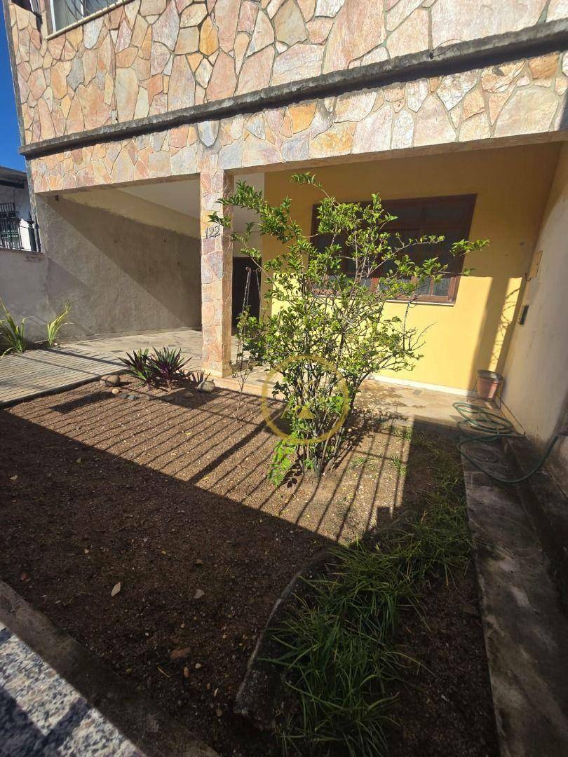 Casa à venda com 3 quartos, 200m² - Foto 4