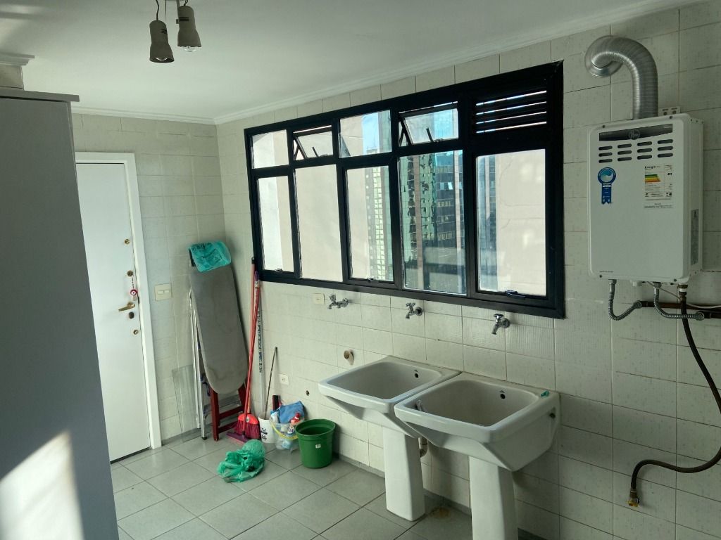 Apartamento para alugar com 5 quartos, 240m² - Foto 22