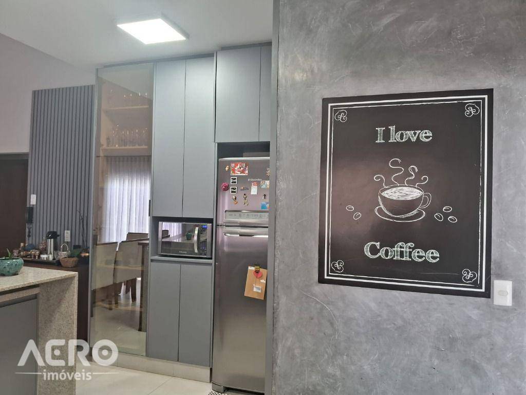 Casa à venda com 3 quartos, 231m² - Foto 8
