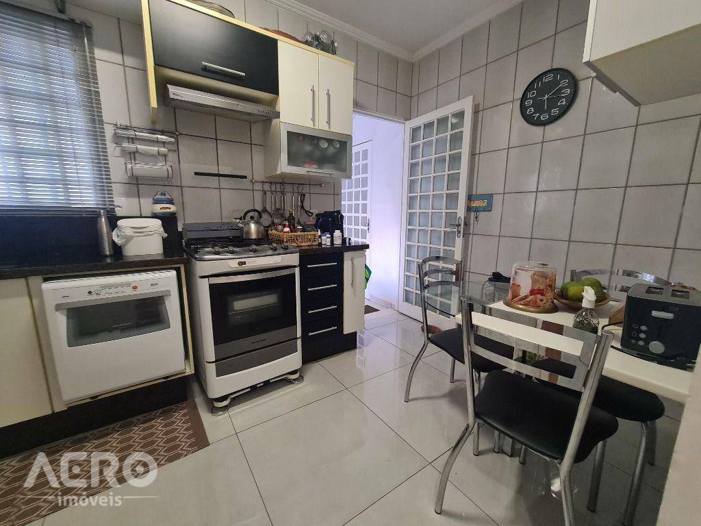 Casa de Condomínio à venda com 3 quartos, 148m² - Foto 3