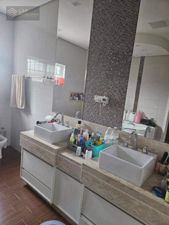Casa de Condomínio para alugar com 4 quartos, 500m² - Foto 6