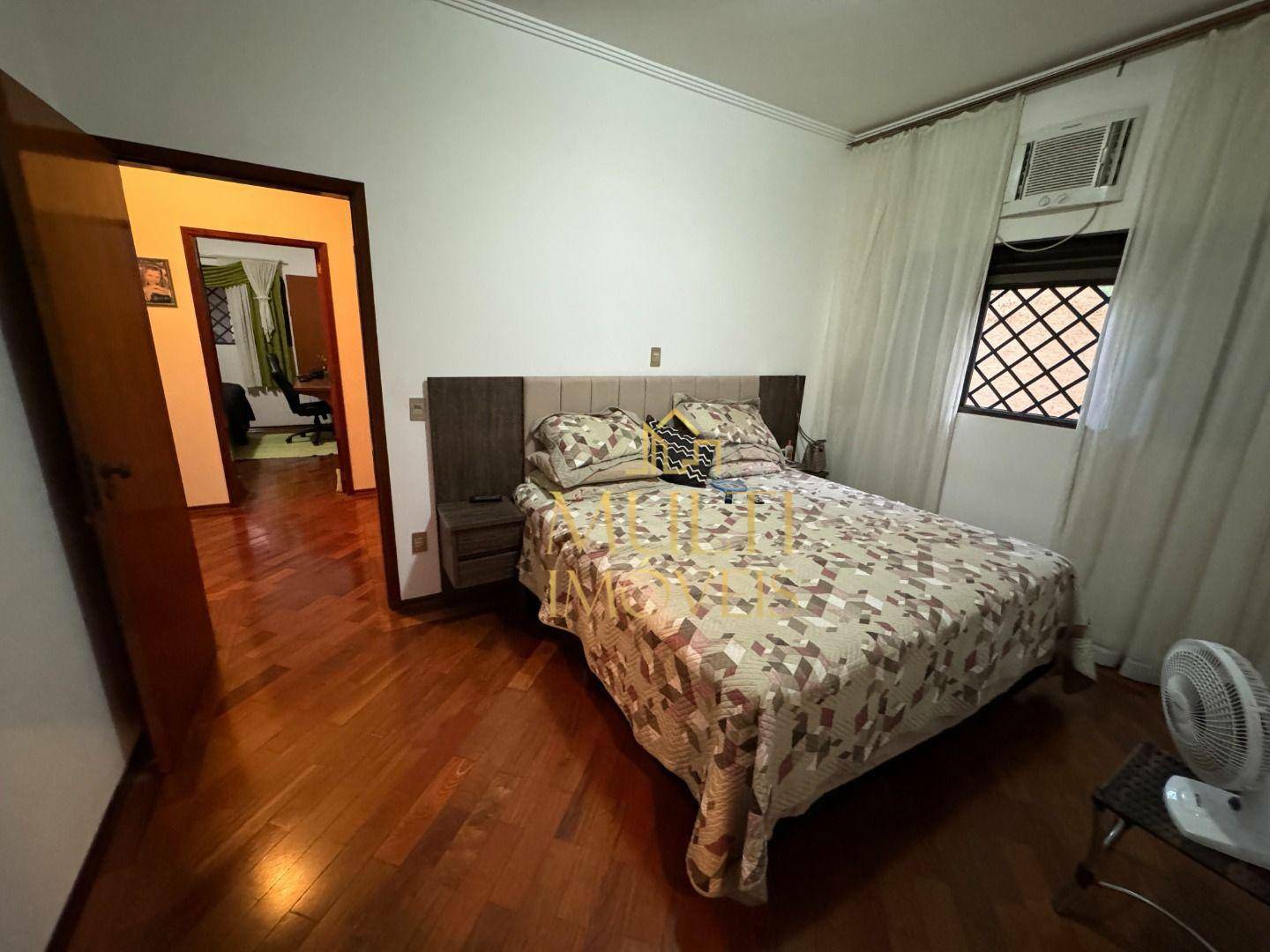 Casa à venda com 3 quartos, 270m² - Foto 4