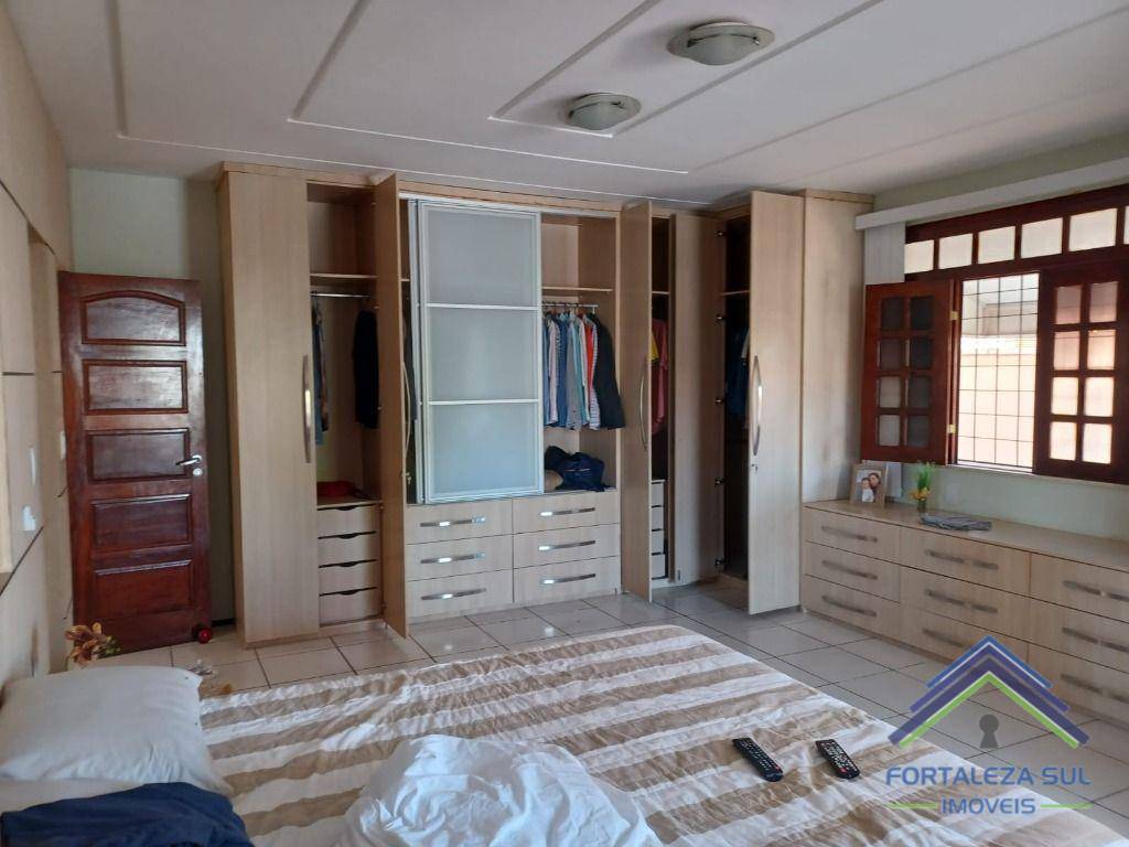 Casa à venda com 4 quartos, 302m² - Foto 22