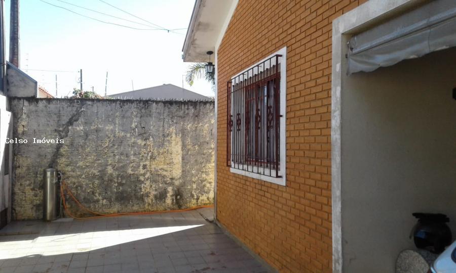 Casa à venda com 3 quartos, 250m² - Foto 2