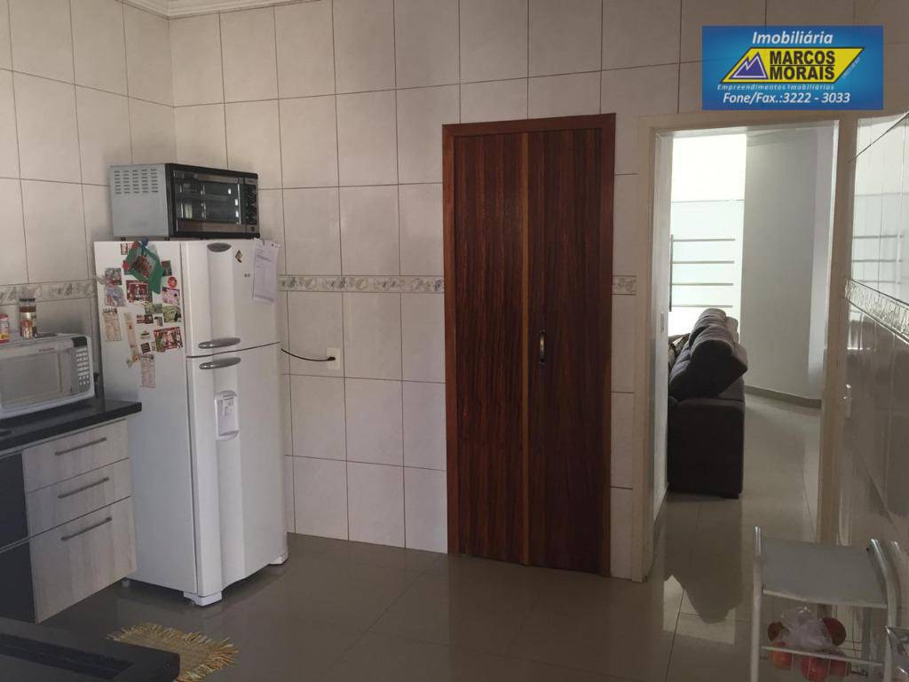 Casa de Condomínio à venda com 3 quartos, 200m² - Foto 3