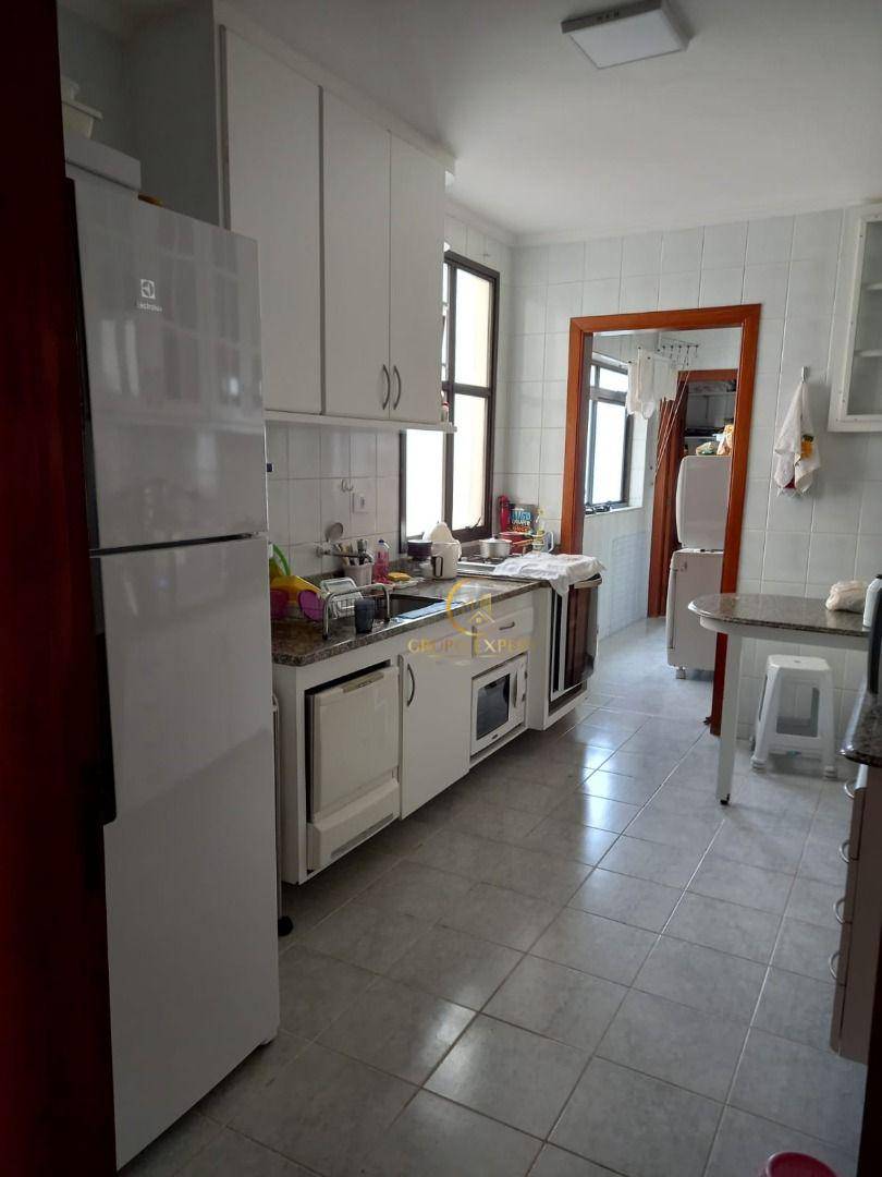 Apartamento à venda com 3 quartos, 107m² - Foto 2