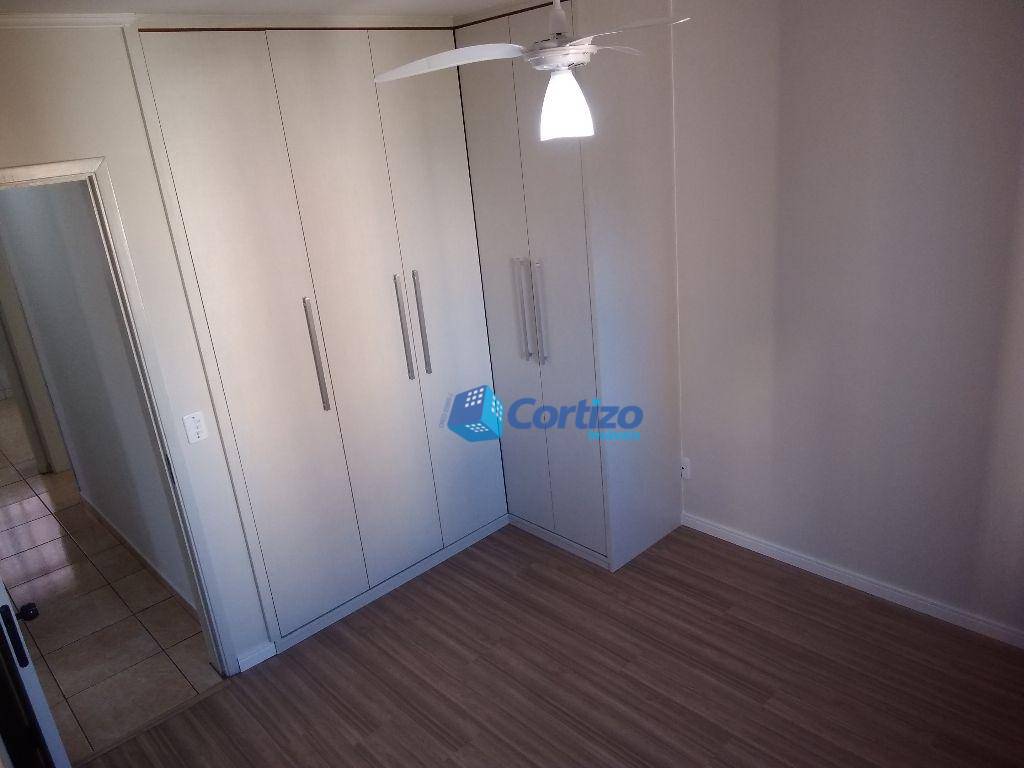 Apartamento para alugar com 3 quartos, 96m² - Foto 12