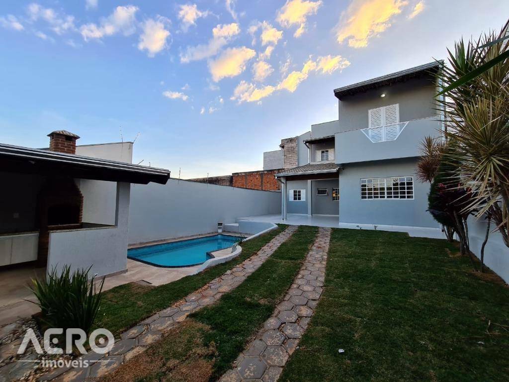 Casa, 3 quartos, 200 m² - Foto 1