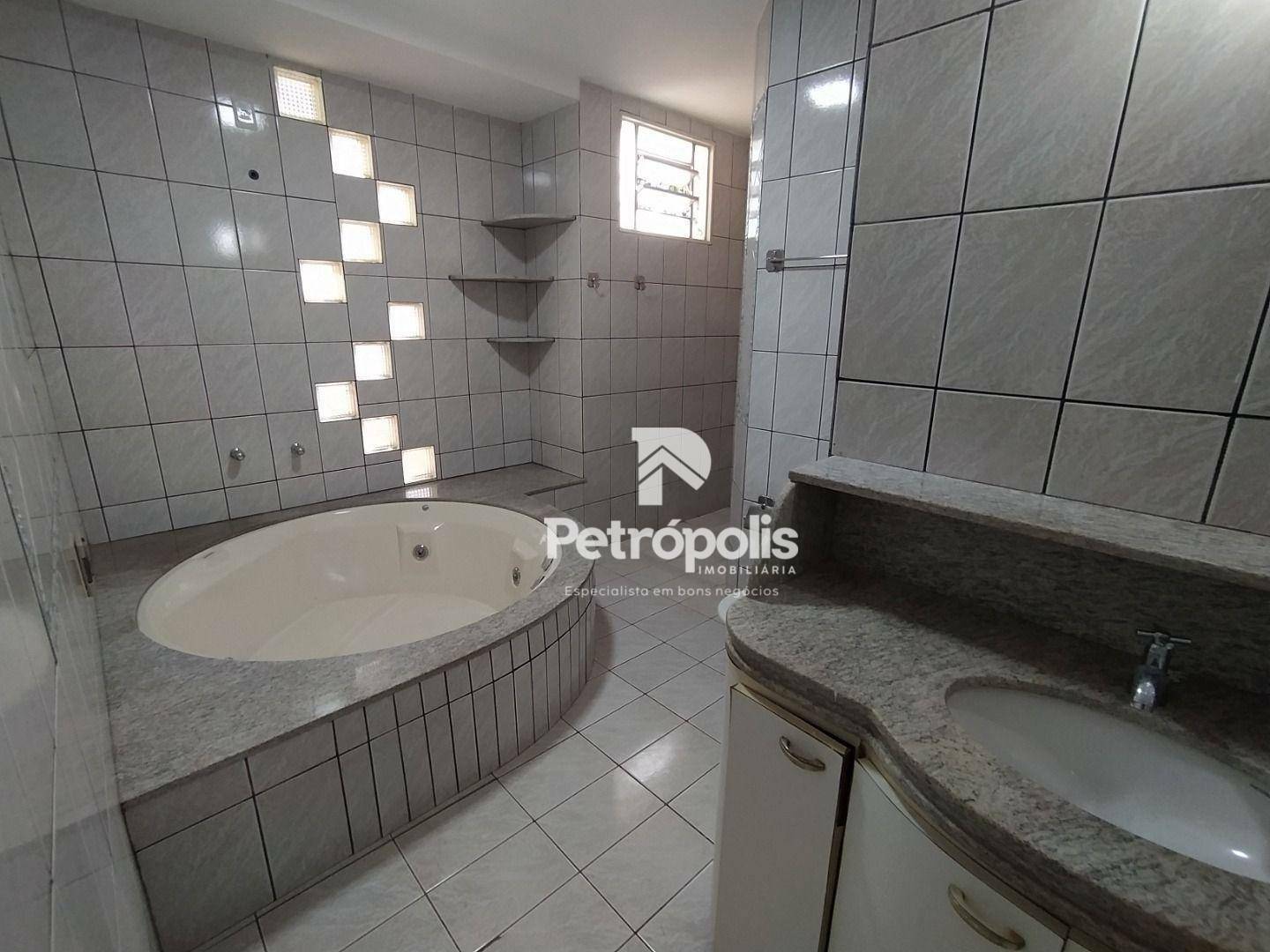 Casa à venda com 4 quartos, 321m² - Foto 16