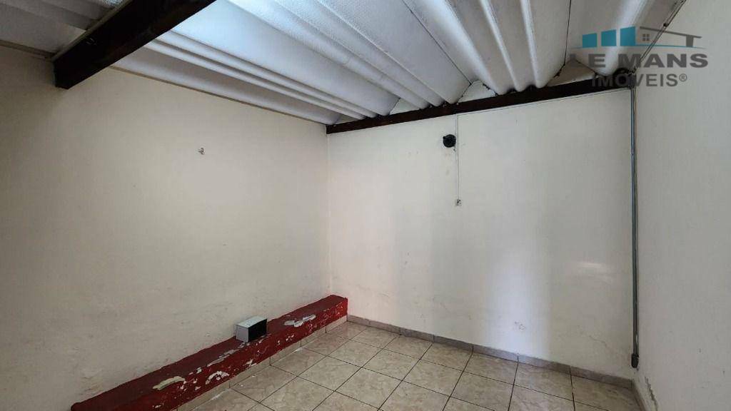 Casa para alugar com 2 quartos, 165m² - Foto 13