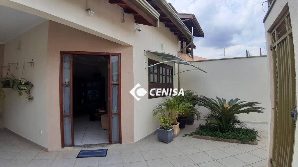 Casa à venda com 3 quartos, 190m² - Foto 1