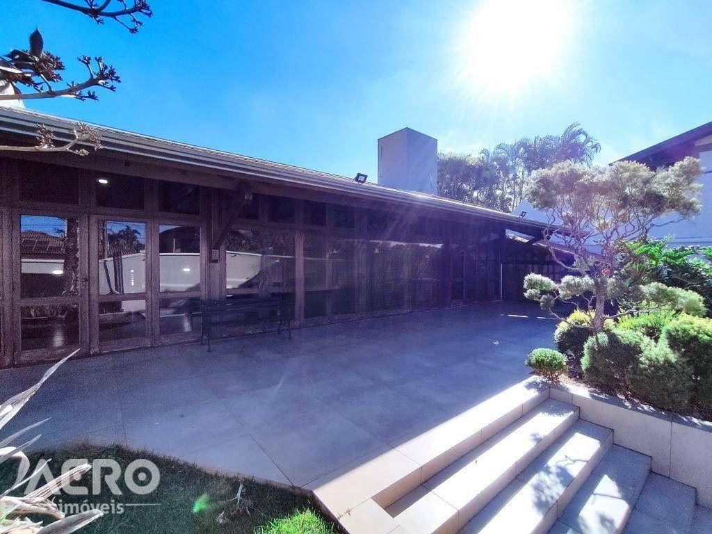 Casa de Condomínio à venda e aluguel com 5 quartos, 400m² - Foto 3