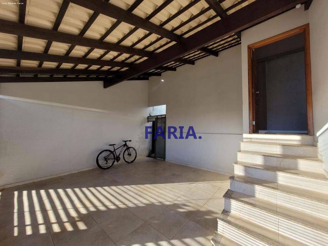 Casa à venda com 2 quartos, 100m² - Foto 2