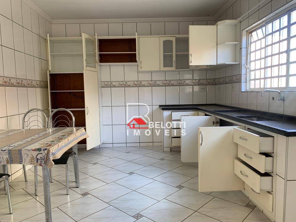 Casa à venda com 3 quartos, 200m² - Foto 4