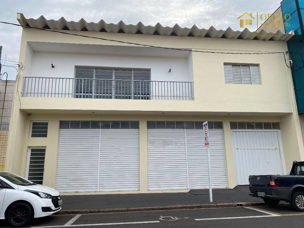 Casa para alugar com 3 quartos, 457m² - Foto 1