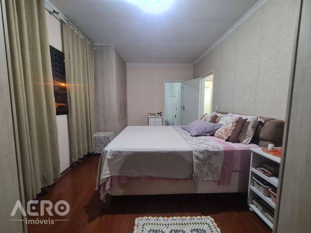 Casa à venda com 3 quartos, 210m² - Foto 31