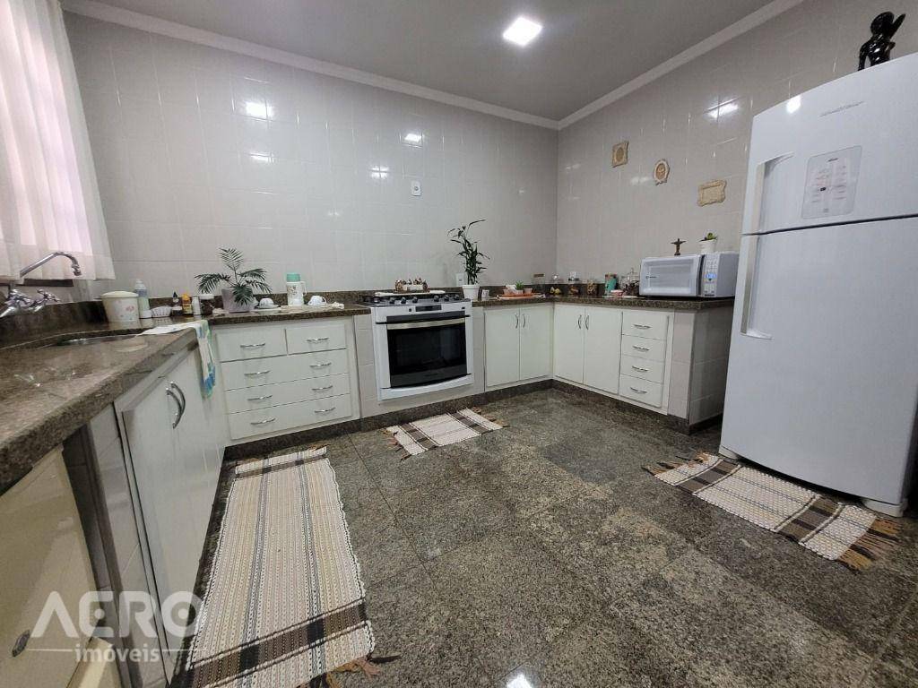 Casa à venda com 4 quartos, 363m² - Foto 54