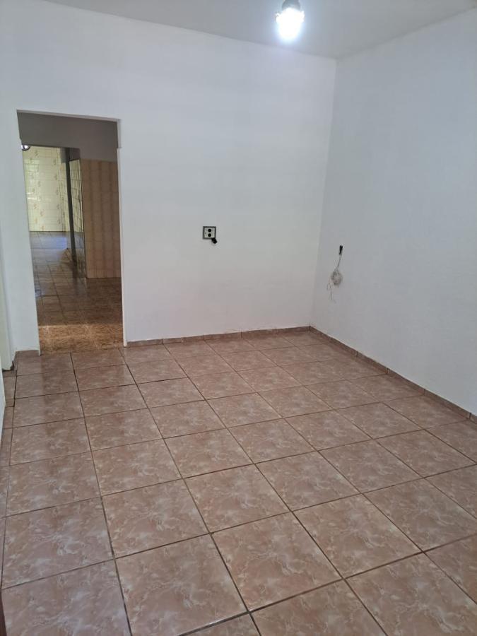 Casa à venda com 2 quartos, 238m² - Foto 2